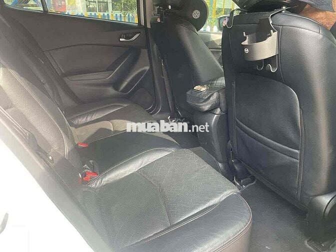 Mazda 3 2015 1.5 AT Hatchback - 100000 km