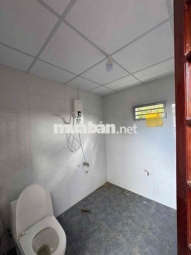 Cho thuê nhà vườn 1000m2 cách ngã 6 chỉ 5km