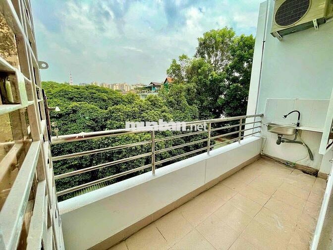 CHO THUÊ CĂN HỘ 2PN - 1WC CỬA SỔ, BAN CÔNG FULL NỘI THẤT CÁCH UEH 1km