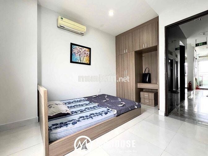 PHÒNG QUẬN 10_NGAY VẠN HẠNH MALL_HUFLIT_UEH_CỬA SỔ KÍNH FULL NT