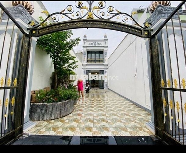 Nhà biệt thự tầng lầu 226m2, 2 phòng ngủ, sân 66m2, nội thất cao cấp