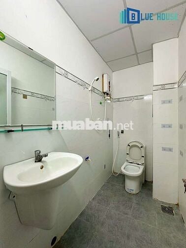 Cho thuê căn hộ 2pn gần ngã tư Lạc Long Quân - Âu Cơ