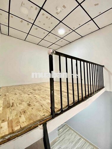 Phòng gác đẹp có cửa sổ, máy lạnh, sạch sẽ_Đối diện lotter mart Nguyễn