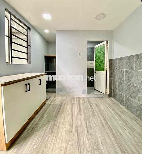 Phòng gác đẹp có cửa sổ, máy lạnh, sạch sẽ_Đối diện lotter mart Nguyễn
