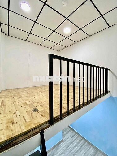 Phòng gác đẹp có cửa sổ, máy lạnh, sạch sẽ_Đối diện lotter mart Nguyễn