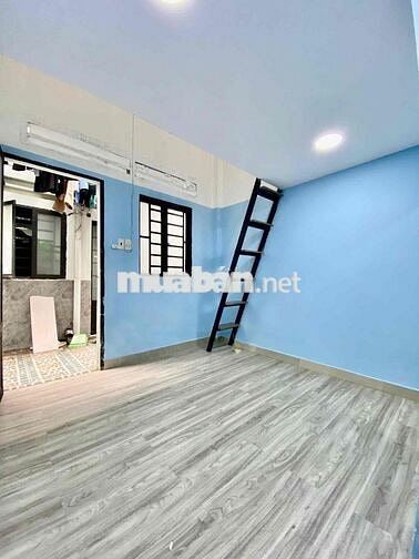 Phòng gác đẹp có cửa sổ, máy lạnh, sạch sẽ_Đối diện lotter mart Nguyễn