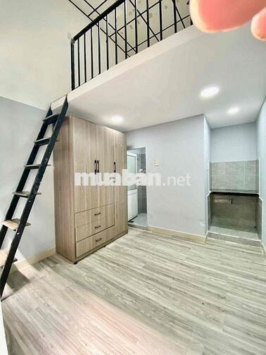Phòng gác đẹp có cửa sổ, máy lạnh, sạch sẽ_Đối diện lotter mart Nguyễn