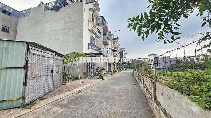 Bán lô đất gần ngã tư Miếu Ông Cù PHÚ HỒNG THỊNH8