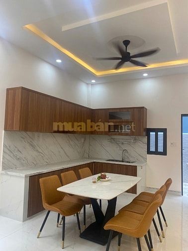 Chính chủ bán nhà phố 1 triệt 1 lầu, tại Cần Đước, Long An