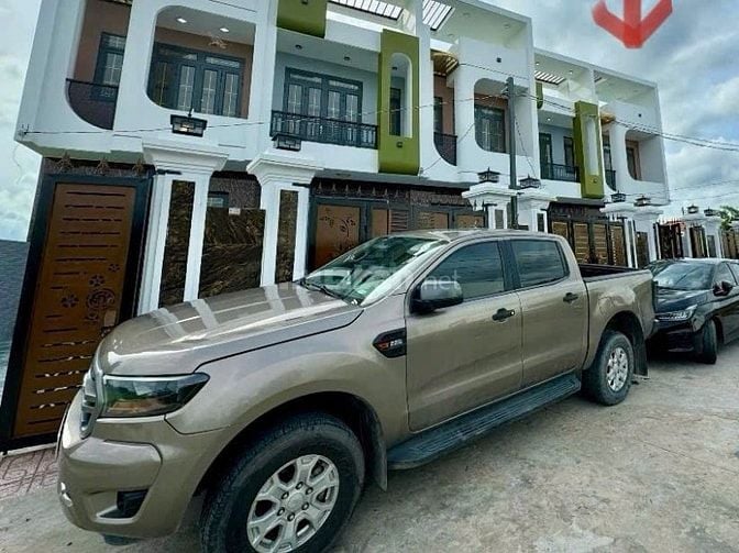 Chính chủ bán nhà phố 1 triệt 1 lầu, tại Cần Đước, Long An