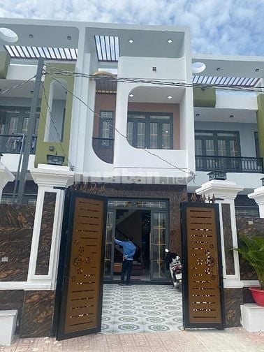 Chính chủ bán nhà phố 1 triệt 1 lầu, tại Cần Đước, Long An