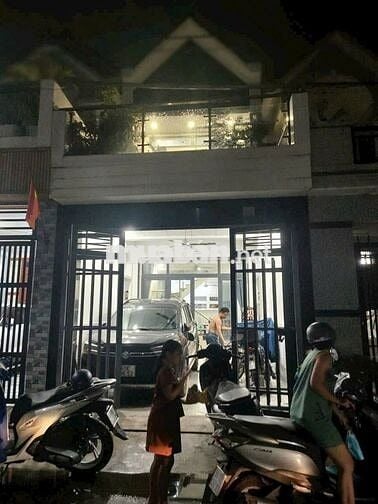 Bán nhà 1tr1l  Đông Hòa Dĩ An sát đường Trần Quang Khải.DT 90m2 - shr
