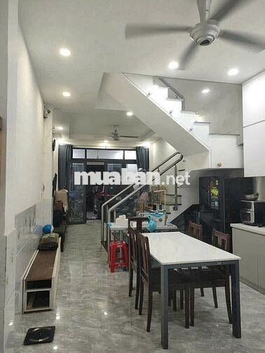 Bán nhà 1tr1l  Đông Hòa Dĩ An sát đường Trần Quang Khải.DT 90m2 - shr