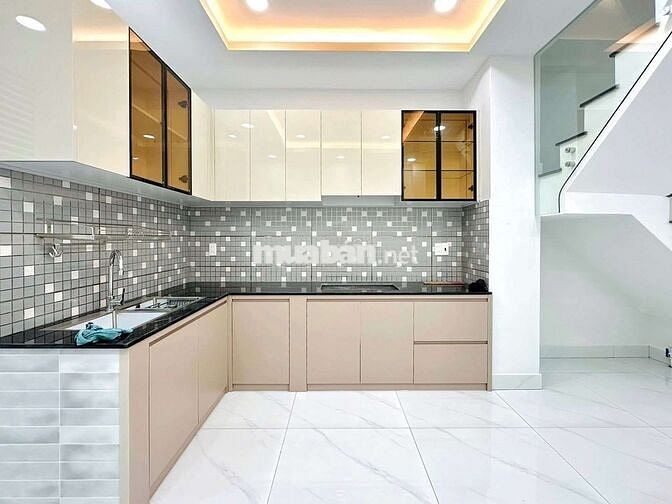 NGUYỄN GIA TRÍ-BÌNH THẠNH,4 TẦNG+ST,62M2 VUÔNG A4,6PN,CHỈ 13..T