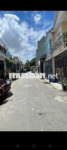 Bán nhà 1tr1l  Đông Hòa Dĩ An sát đường Trần Quang Khải.DT 90m2 - shr