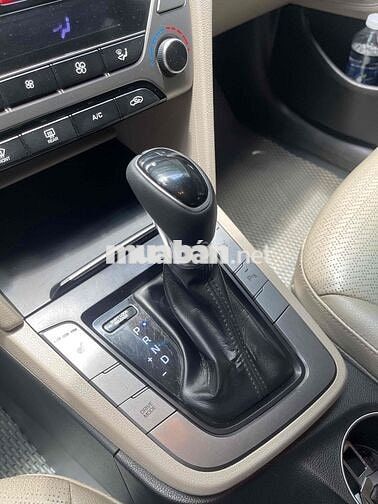 Bán xe Hyundai Elantra 2.0 AT 2018