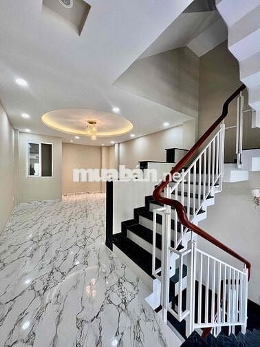 Nhà Sạch Sẻ DT 250m2 1Trệt 1Lửng 3Lầu 4pn 4Wc Ngay Cầu Ngã Tư Ga