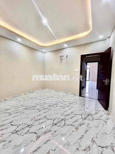 Nhà Sạch Sẻ DT 250m2 1Trệt 1Lửng 3Lầu 4pn 4Wc Ngay Cầu Ngã Tư Ga