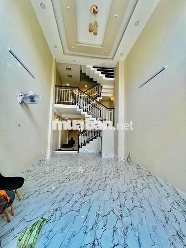 Nhà Sạch Sẻ DT 250m2 1Trệt 1Lửng 3Lầu 4pn 4Wc Ngay Cầu Ngã Tư Ga