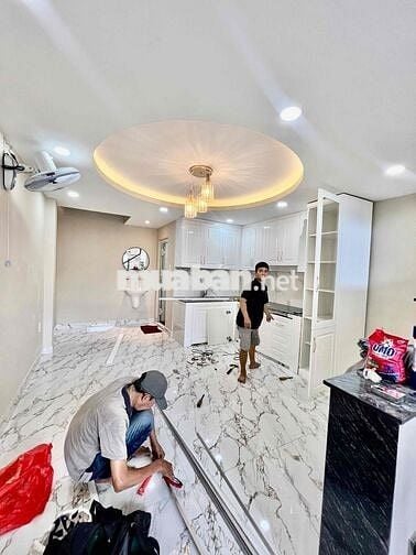 Nhà Sạch Sẻ DT 250m2 1Trệt 1Lửng 3Lầu 4pn 4Wc Ngay Cầu Ngã Tư Ga