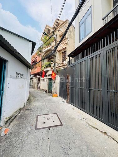 Góc,Hẻm xe hơi Hoàng Diệu,Ngang 4m,3Tầng,3PN,Khu Dân Trí,An Ninh,Sạch 