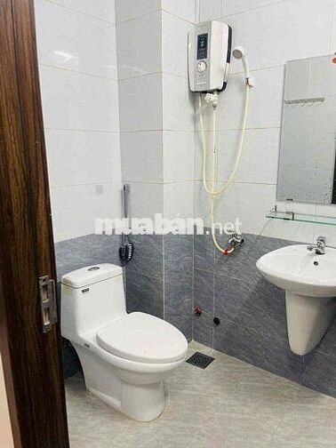 Duplex full nội thất ngay vòng xoay công trường Dân Chủ