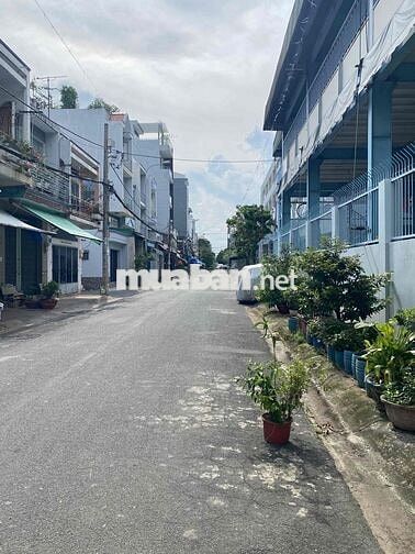 Chủ kẹt bán gấp MTNB Lê Lâm. 8 x 18m. Nhà Hầm + 3 lầu + st.