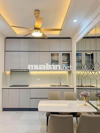 Nhà ô tô đỗ cổng 40m2 , 4 ngủ , đường Lạc Long Quân