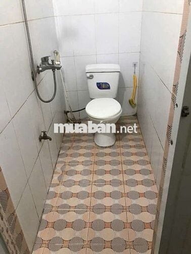 Phòng khép kín đối diện đh thương mại an toàn tuyệt đối