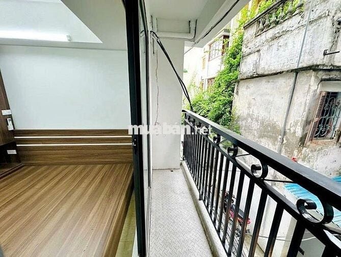 CHO THUÊ STUDIO FULL ĐỒ BAN CÔNG NGAY CÔNG VIÊN CẦU GIẤY