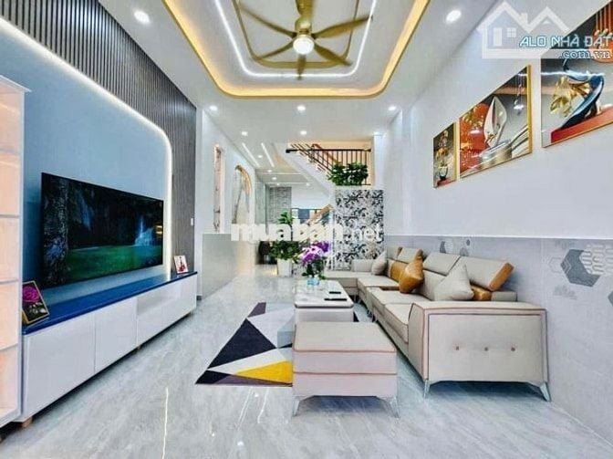 Bán nhà HXH 1/ đường quốc lộ 13, Thủ đức. dt 39m2 giá 3 tỷ 1. Sổ Riêng
