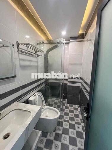 NHÀ 3 TẦNG ĐẸP — GẦN QUỐC LỘ 1A BHHA (4m x 14m) Đường Trước Nhà 8m