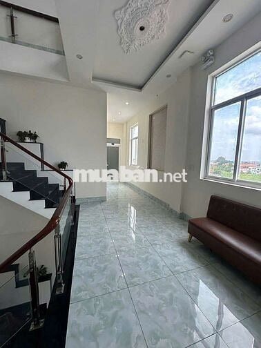 Cho thuê nhà văn phòng 1 trệt 5 lầu trung tâm TDM