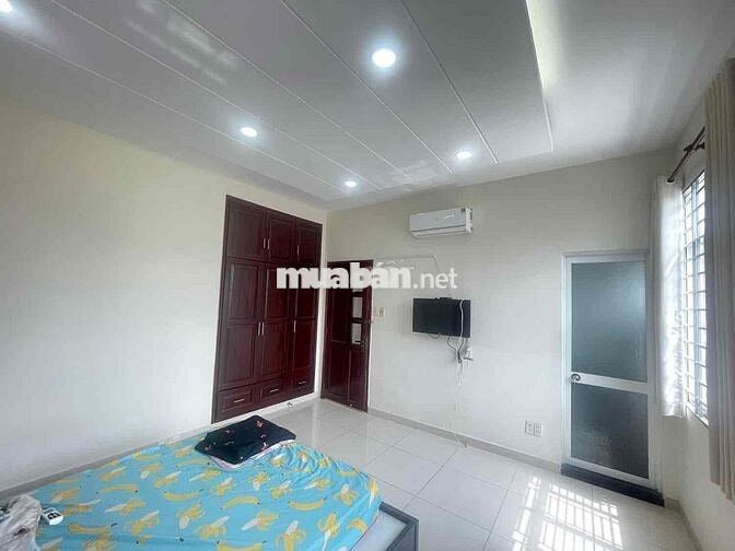 Nhà Phạm Văn Chí hơn 300m2 - 7 PN - SỔ HỒNG MỚI 2025