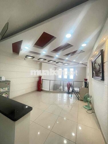 Nhà Phạm Văn Chí hơn 300m2 - 7 PN - SỔ HỒNG MỚI 2025