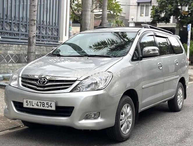 Toyota Innova 2009 V - 140000 km