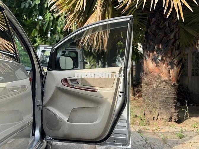 Toyota Innova 2016 2.0V - 140000 km