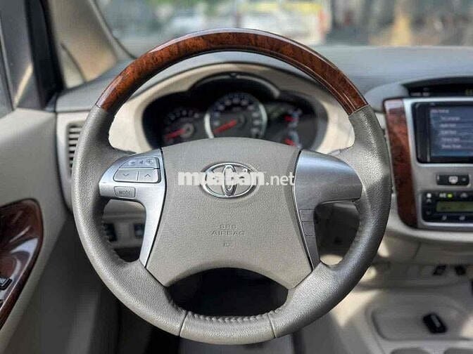 Toyota Innova 2016 2.0V - 140000 km