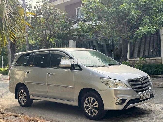 Toyota Innova 2016 2.0V - 140000 km