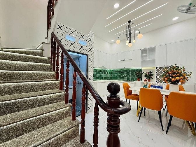 Bán gấp nhà riêng đường Hoà Hưng, P13, Q10. Chỉ 3,68tỷ. Hẻm 5m. LHN
