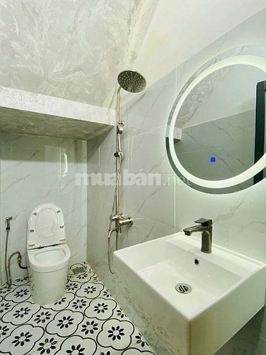 Nhượng lại căn nhà 2 tầng ngay Hoàng Việt, TB. DT: 50.4m2 / 2.8 Tỷ 