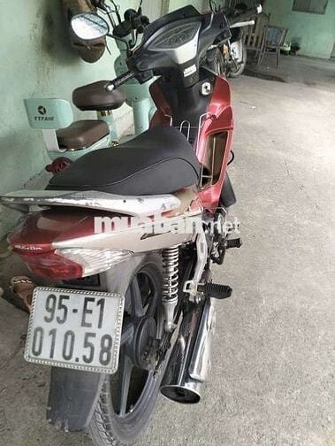 Xe máy móc còn zin. Đầu chưa bung.