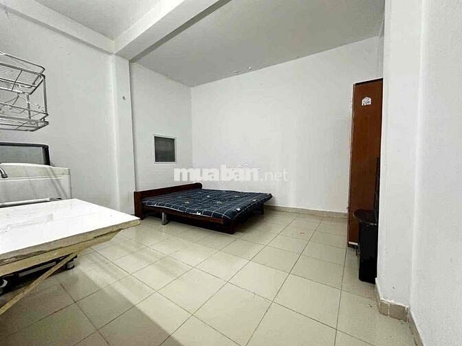 Phòng ngay trường CĐ công nghệ TP HCM đầy đủ nội thất giá 3.6tr