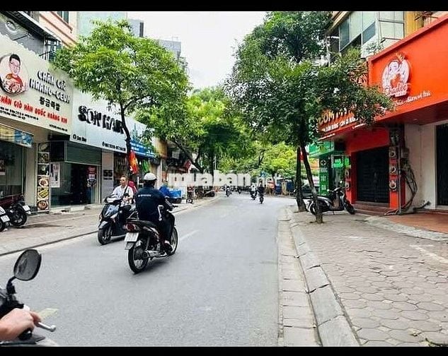 Tôi cần bán nhà mặt phố Trung Hòa 7tầng thang máy full nội thất.
