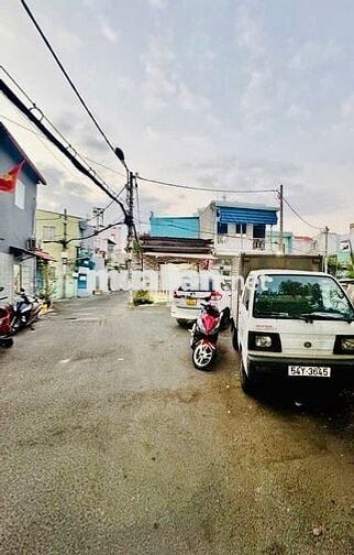 Một căn *** có sổ hồng riêng.cho thuê 4tr/tháng.Hẻm xe tải thông