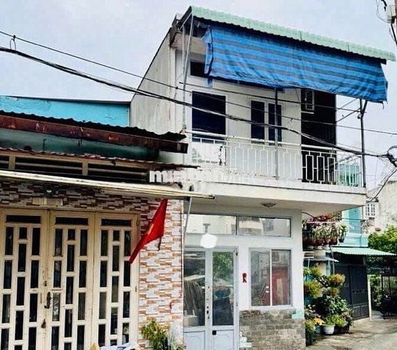 Một căn *** có sổ hồng riêng.cho thuê 4tr/tháng.Hẻm xe tải thông
