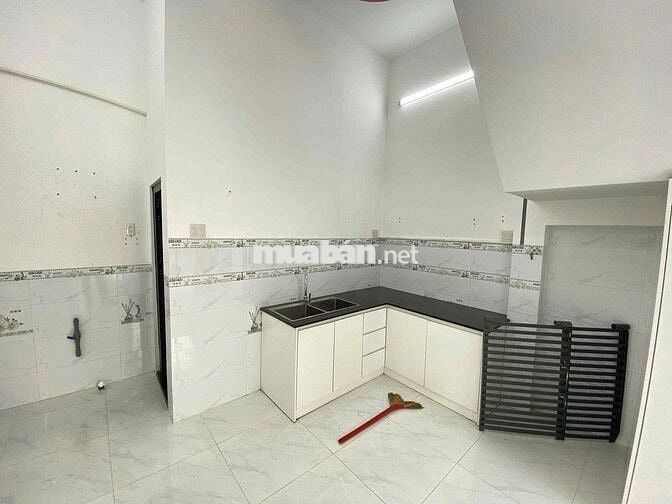 BÁN NHÀ HẺM 195 ĐƯỜNG 3/2 THÔNG HẺM 482 GẦN NGÃ TƯ NGUYỄN VĂN LINH