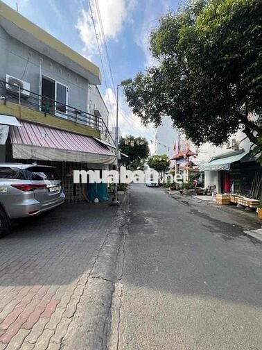 NHÀ 3 TẦNG ĐẸP — GẦN BÌNH LONG NHÀ THỜ BÌNH THUẬN(4.2m x 14m)
