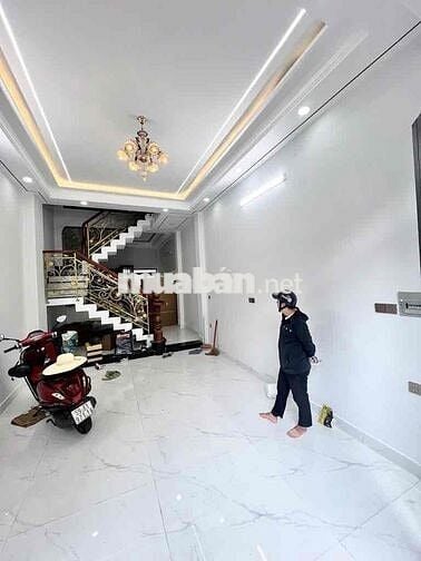 NHÀ 3 TẦNG ĐẸP — GẦN BÌNH LONG NHÀ THỜ BÌNH THUẬN(4.2m x 14m)