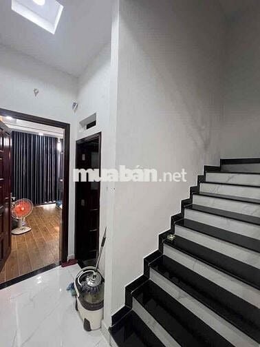 NHÀ 3 TẦNG ĐẸP — GẦN BÌNH LONG NHÀ THỜ BÌNH THUẬN(4.2m x 14m)
